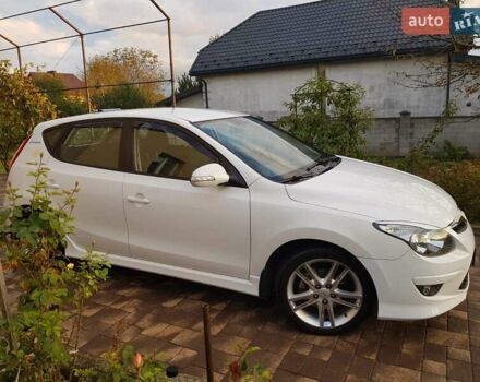 Белый Хендай i30, объемом двигателя 1.59 л и пробегом 218 тыс. км за 6700 $, фото 2 на Automoto.ua