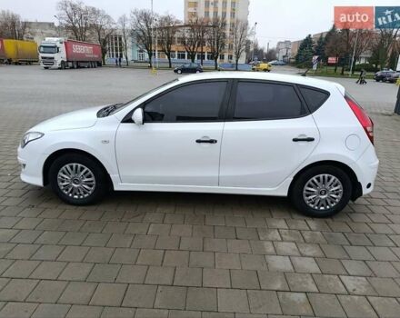 Белый Хендай i30, объемом двигателя 1.6 л и пробегом 171 тыс. км за 7650 $, фото 3 на Automoto.ua