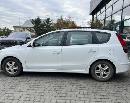 Белый Хендай i30, объемом двигателя 1.6 л и пробегом 250 тыс. км за 5700 $, фото 3 на Automoto.ua
