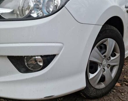 Белый Хендай i30, объемом двигателя 1.4 л и пробегом 234 тыс. км за 6600 $, фото 6 на Automoto.ua