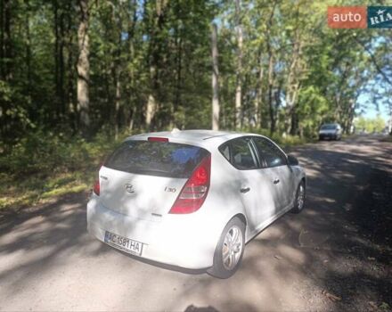 Белый Хендай i30, объемом двигателя 1.58 л и пробегом 213 тыс. км за 6500 $, фото 7 на Automoto.ua