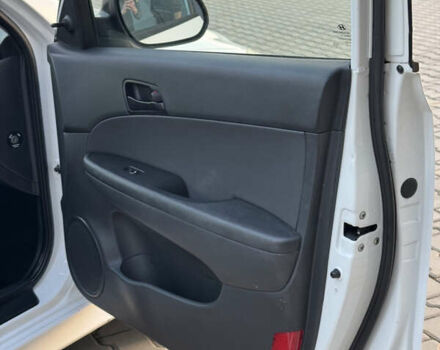 Белый Хендай i30, объемом двигателя 1.4 л и пробегом 160 тыс. км за 7299 $, фото 19 на Automoto.ua