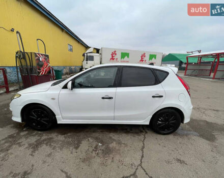 Белый Хендай i30, объемом двигателя 1.4 л и пробегом 196 тыс. км за 5500 $, фото 3 на Automoto.ua