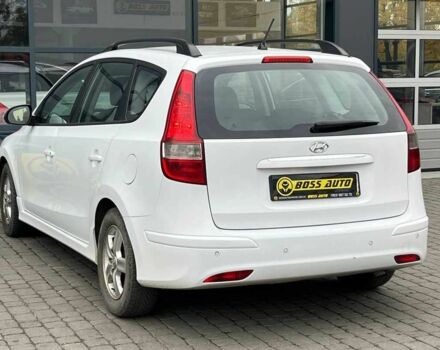 Белый Хендай i30, объемом двигателя 1.6 л и пробегом 250 тыс. км за 5700 $, фото 4 на Automoto.ua