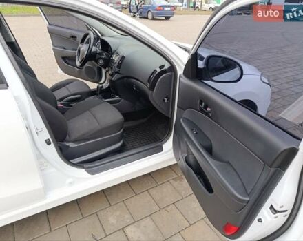 Белый Хендай i30, объемом двигателя 1.6 л и пробегом 171 тыс. км за 7650 $, фото 22 на Automoto.ua