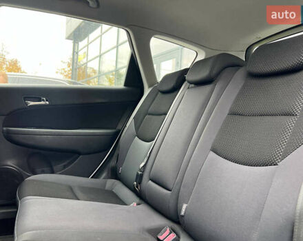 Белый Хендай i30, объемом двигателя 1.58 л и пробегом 250 тыс. км за 5700 $, фото 16 на Automoto.ua
