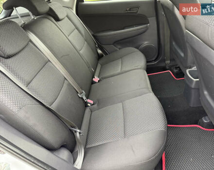 Белый Хендай i30, объемом двигателя 1.6 л и пробегом 164 тыс. км за 7500 $, фото 17 на Automoto.ua