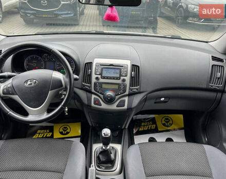 Белый Хендай i30, объемом двигателя 1.58 л и пробегом 250 тыс. км за 5700 $, фото 10 на Automoto.ua