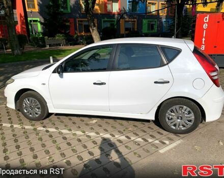 Білий Хендай i30, об'ємом двигуна 1.4 л та пробігом 240 тис. км за 5500 $, фото 2 на Automoto.ua