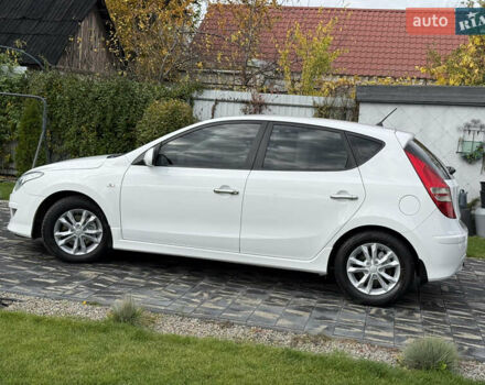 Белый Хендай i30, объемом двигателя 1.6 л и пробегом 164 тыс. км за 7500 $, фото 19 на Automoto.ua