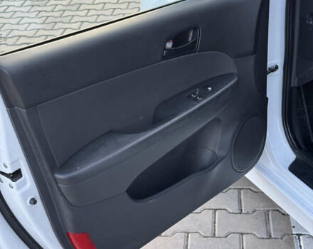 Белый Хендай i30, объемом двигателя 1.4 л и пробегом 160 тыс. км за 7299 $, фото 20 на Automoto.ua