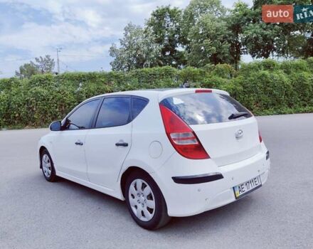 Белый Хендай i30, объемом двигателя 1.6 л и пробегом 163 тыс. км за 6500 $, фото 7 на Automoto.ua