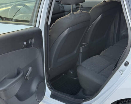 Белый Хендай i30, объемом двигателя 1.4 л и пробегом 160 тыс. км за 7299 $, фото 21 на Automoto.ua