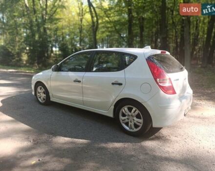 Белый Хендай i30, объемом двигателя 1.58 л и пробегом 213 тыс. км за 6500 $, фото 6 на Automoto.ua