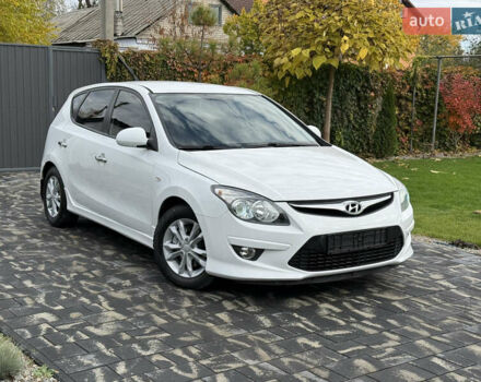 Белый Хендай i30, объемом двигателя 1.6 л и пробегом 164 тыс. км за 7500 $, фото 21 на Automoto.ua