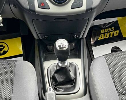 Белый Хендай i30, объемом двигателя 1.6 л и пробегом 250 тыс. км за 5700 $, фото 12 на Automoto.ua