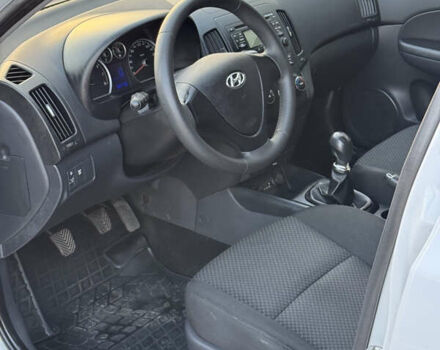 Белый Хендай i30, объемом двигателя 1.4 л и пробегом 160 тыс. км за 7299 $, фото 11 на Automoto.ua