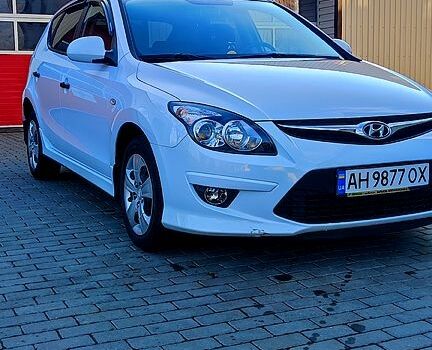 Білий Хендай i30, об'ємом двигуна 1.4 л та пробігом 93 тис. км за 7500 $, фото 4 на Automoto.ua