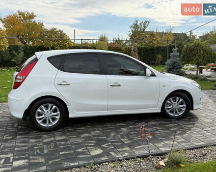 Белый Хендай i30, объемом двигателя 1.6 л и пробегом 164 тыс. км за 7500 $, фото 4 на Automoto.ua