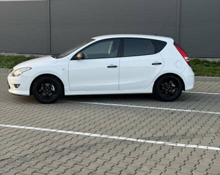 Белый Хендай i30, объемом двигателя 1.4 л и пробегом 160 тыс. км за 7299 $, фото 4 на Automoto.ua