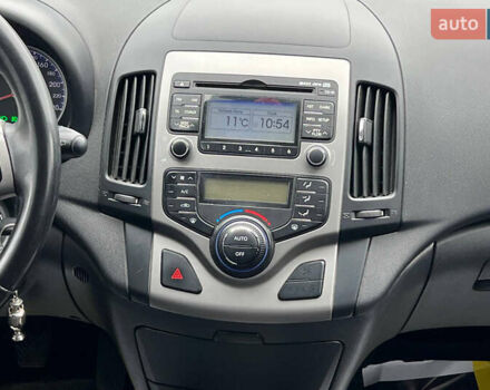 Белый Хендай i30, объемом двигателя 1.58 л и пробегом 250 тыс. км за 5700 $, фото 11 на Automoto.ua