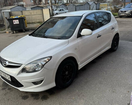 Білий Хендай i30, об'ємом двигуна 1.59 л та пробігом 135 тис. км за 7900 $, фото 4 на Automoto.ua