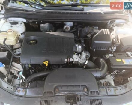 Белый Хендай i30, объемом двигателя 1.58 л и пробегом 213 тыс. км за 6500 $, фото 11 на Automoto.ua