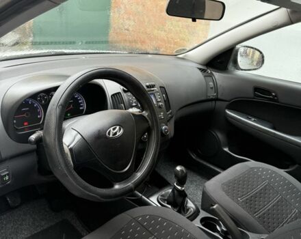 Белый Хендай i30, объемом двигателя 1.4 л и пробегом 234 тыс. км за 4999 $, фото 3 на Automoto.ua