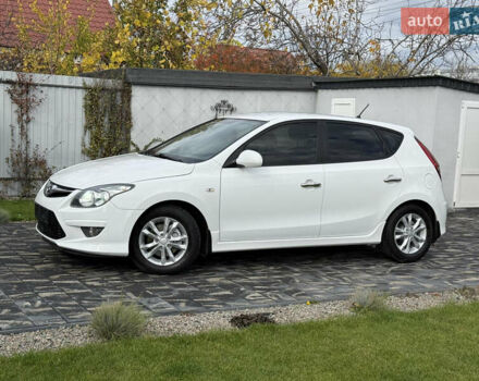 Белый Хендай i30, объемом двигателя 1.6 л и пробегом 164 тыс. км за 7500 $, фото 2 на Automoto.ua