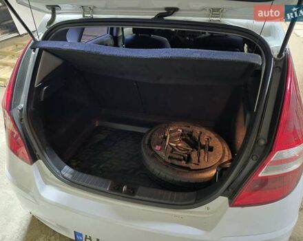 Білий Хендай i30, об'ємом двигуна 1.59 л та пробігом 170 тис. км за 6000 $, фото 2 на Automoto.ua
