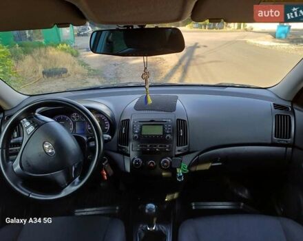 Белый Хендай i30, объемом двигателя 1.58 л и пробегом 289 тыс. км за 5750 $, фото 5 на Automoto.ua