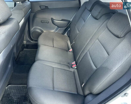 Білий Хендай i30, об'ємом двигуна 1.6 л та пробігом 123 тис. км за 8200 $, фото 10 на Automoto.ua