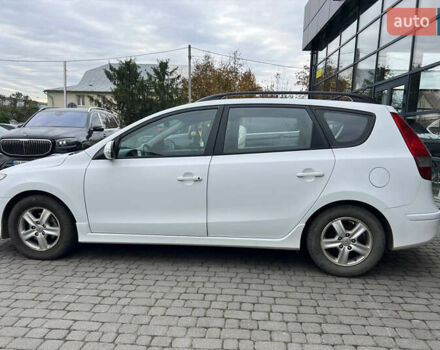 Белый Хендай i30, объемом двигателя 1.58 л и пробегом 250 тыс. км за 5700 $, фото 3 на Automoto.ua