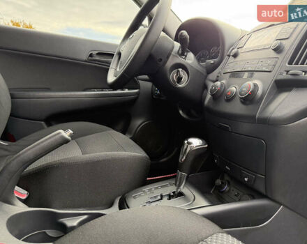 Белый Хендай i30, объемом двигателя 1.6 л и пробегом 164 тыс. км за 7500 $, фото 13 на Automoto.ua