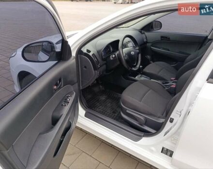 Белый Хендай i30, объемом двигателя 1.6 л и пробегом 171 тыс. км за 7650 $, фото 13 на Automoto.ua
