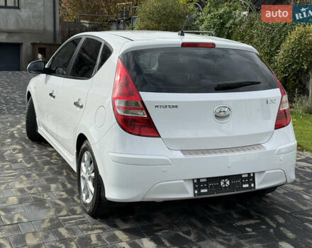 Белый Хендай i30, объемом двигателя 1.6 л и пробегом 164 тыс. км за 7500 $, фото 6 на Automoto.ua