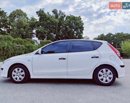 Белый Хендай i30, объемом двигателя 1.6 л и пробегом 163 тыс. км за 6500 $, фото 9 на Automoto.ua