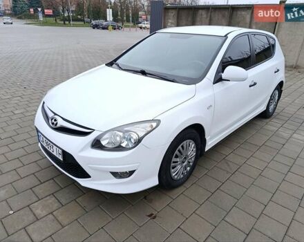 Белый Хендай i30, объемом двигателя 1.6 л и пробегом 171 тыс. км за 7650 $, фото 2 на Automoto.ua