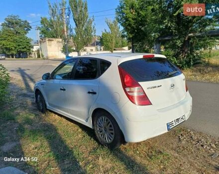 Белый Хендай i30, объемом двигателя 1.58 л и пробегом 289 тыс. км за 5750 $, фото 7 на Automoto.ua