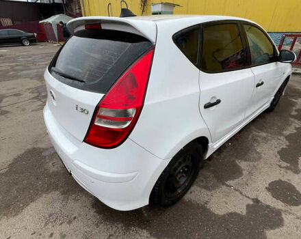 Белый Хендай i30, объемом двигателя 1.4 л и пробегом 196 тыс. км за 5500 $, фото 7 на Automoto.ua