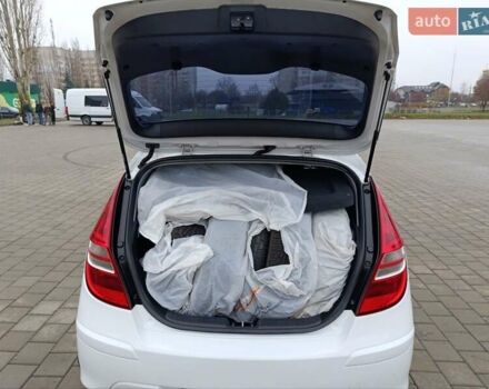 Белый Хендай i30, объемом двигателя 1.6 л и пробегом 171 тыс. км за 7650 $, фото 5 на Automoto.ua