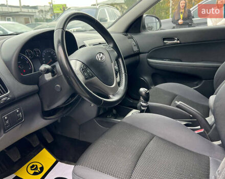 Белый Хендай i30, объемом двигателя 1.58 л и пробегом 250 тыс. км за 5700 $, фото 20 на Automoto.ua