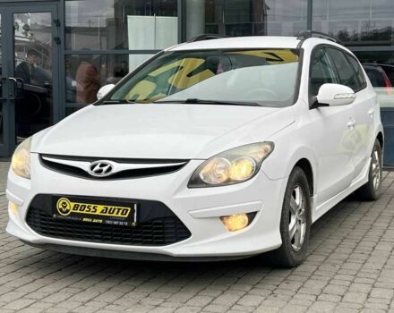 Белый Хендай i30, объемом двигателя 1.6 л и пробегом 250 тыс. км за 5700 $, фото 2 на Automoto.ua