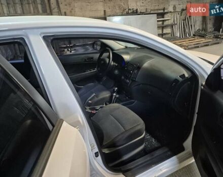 Білий Хендай i30, об'ємом двигуна 1.59 л та пробігом 170 тис. км за 6000 $, фото 7 на Automoto.ua