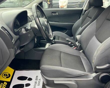 Белый Хендай i30, объемом двигателя 1.6 л и пробегом 250 тыс. км за 5700 $, фото 18 на Automoto.ua