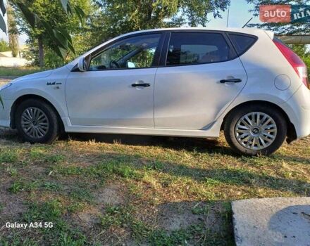 Белый Хендай i30, объемом двигателя 1.58 л и пробегом 289 тыс. км за 5750 $, фото 9 на Automoto.ua