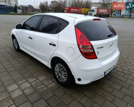 Белый Хендай i30, объемом двигателя 1.6 л и пробегом 171 тыс. км за 7650 $, фото 4 на Automoto.ua