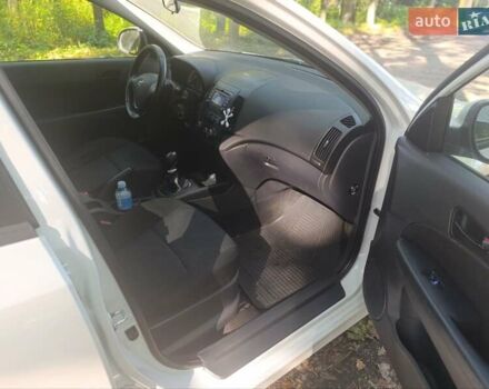 Белый Хендай i30, объемом двигателя 1.58 л и пробегом 213 тыс. км за 6500 $, фото 10 на Automoto.ua