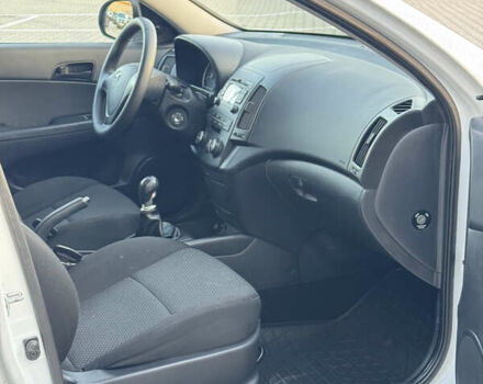 Белый Хендай i30, объемом двигателя 1.4 л и пробегом 160 тыс. км за 7299 $, фото 18 на Automoto.ua