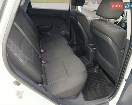 Белый Хендай i30, объемом двигателя 1.6 л и пробегом 171 тыс. км за 7650 $, фото 21 на Automoto.ua